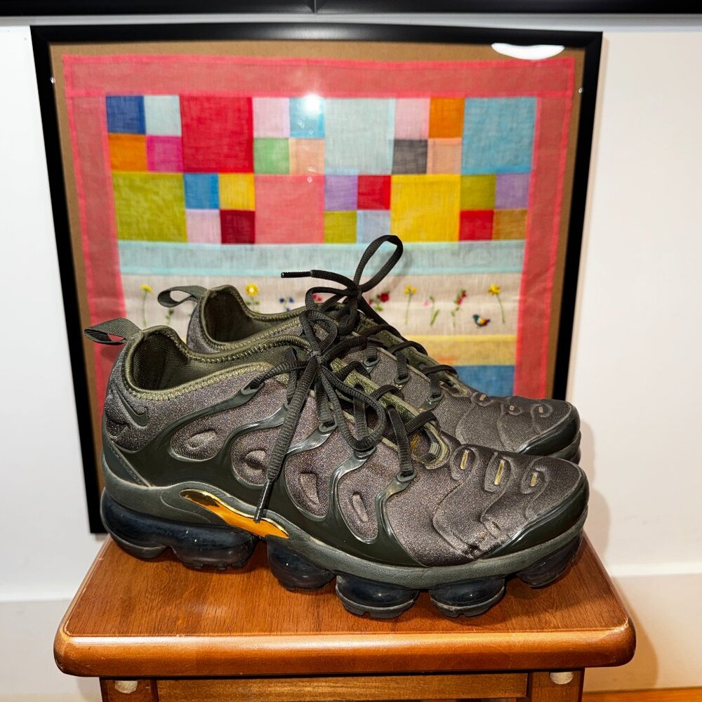 - 2018 Nike Vapormax Plus in Cargo Khaki x Metallic Gold